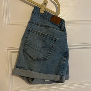 American Eagle Mom Short Size 6 Like New!